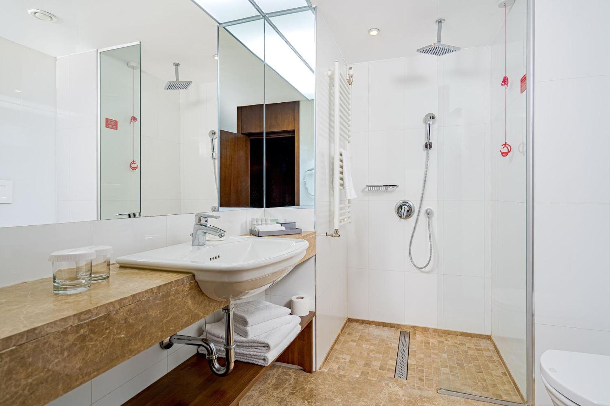 Deluxe Double Room Balcony & Spa access,1537934641:JPEG
