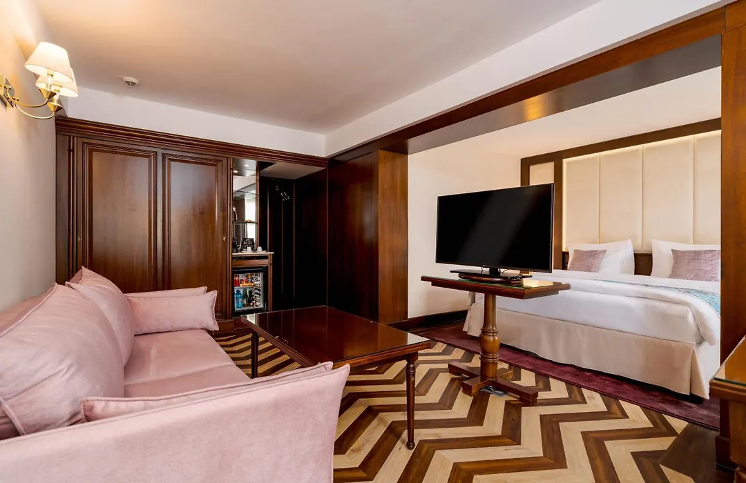 Hotel International-1
